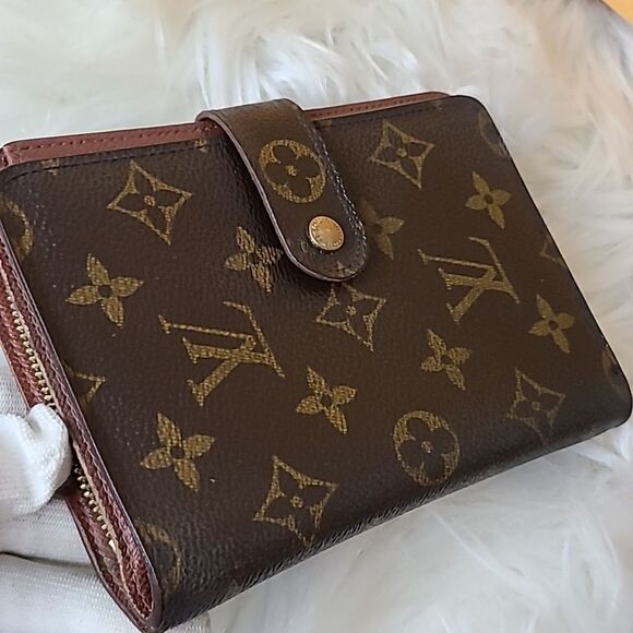 💯Authentic Louis Vuitton Mono Wallet 🍀 - Picture 8 of 12